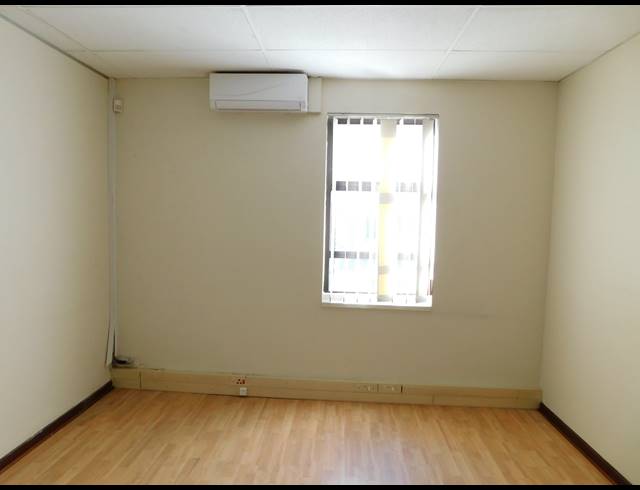 780M² OFFICE TO LET IN FERNDALE